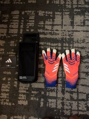 Addias Predator Goalkeeper Gloves